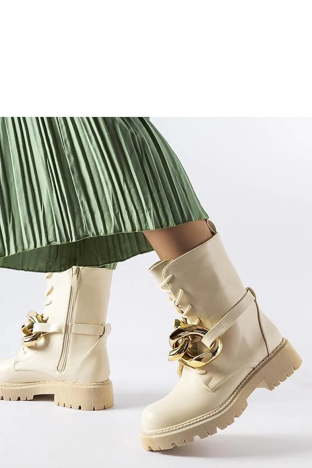 Beige boots with a chain