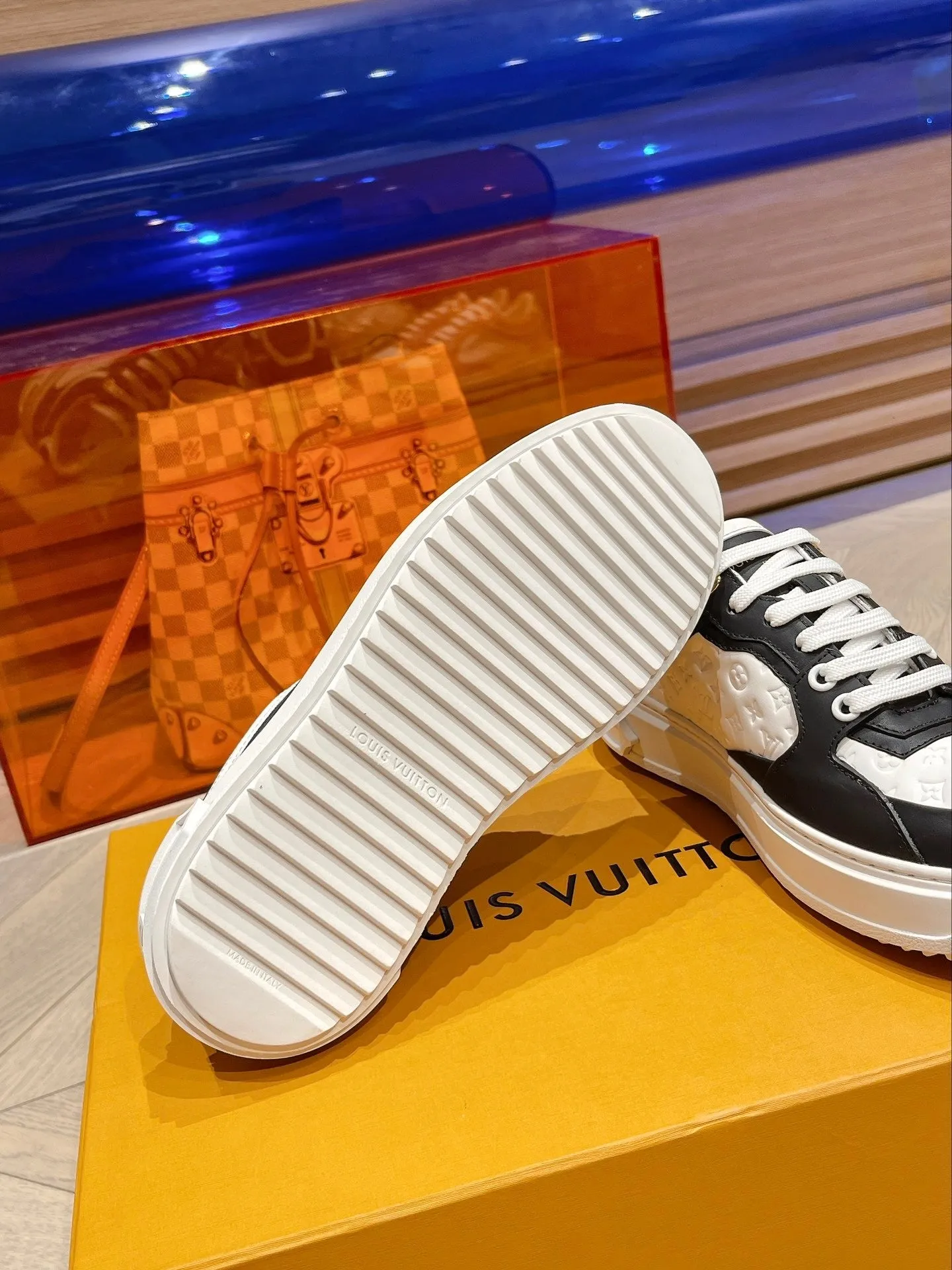SE1130 LB Time Out Sneaker / Size5-10