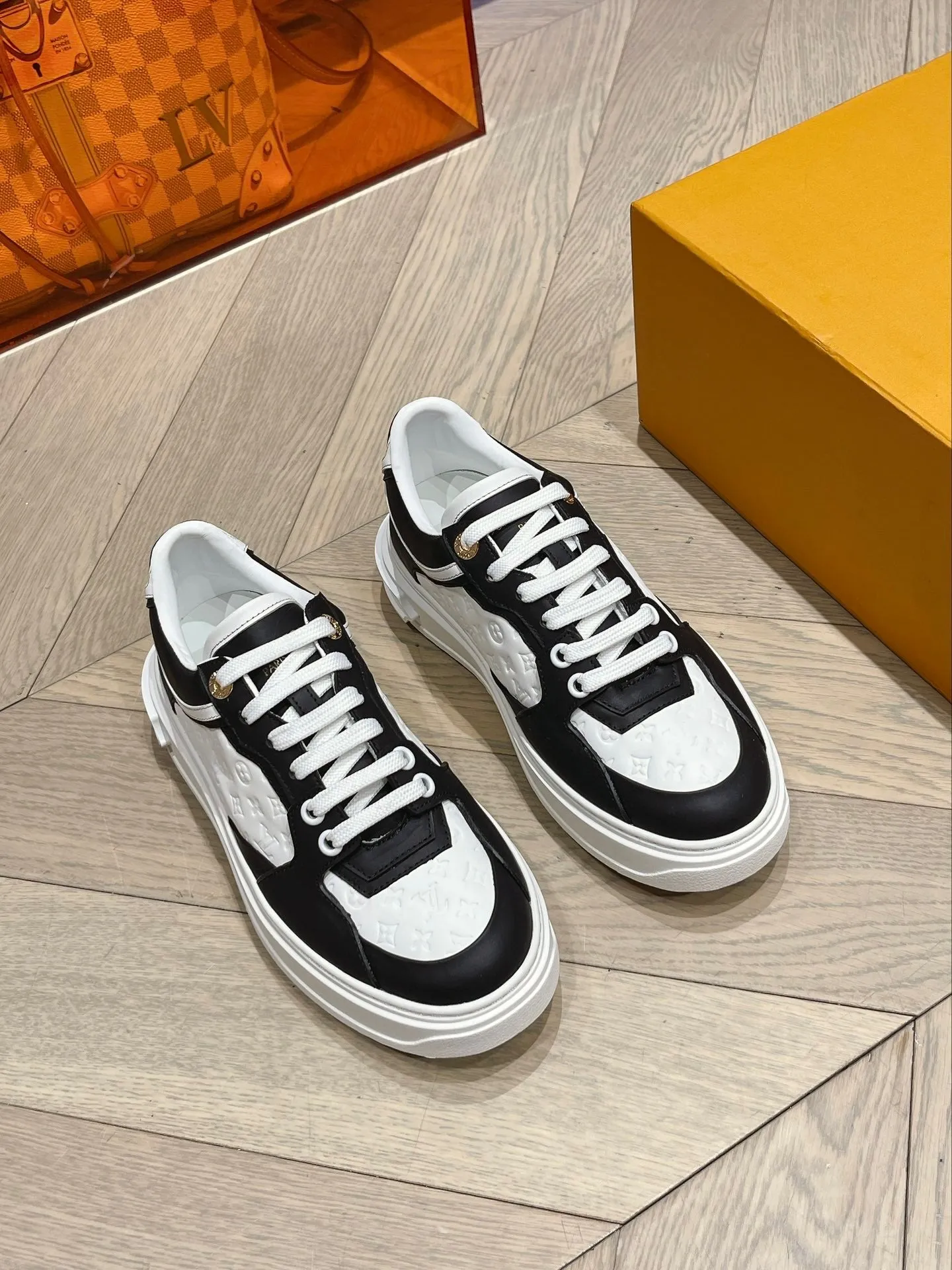 SE1130 LB Time Out Sneaker / Size5-10