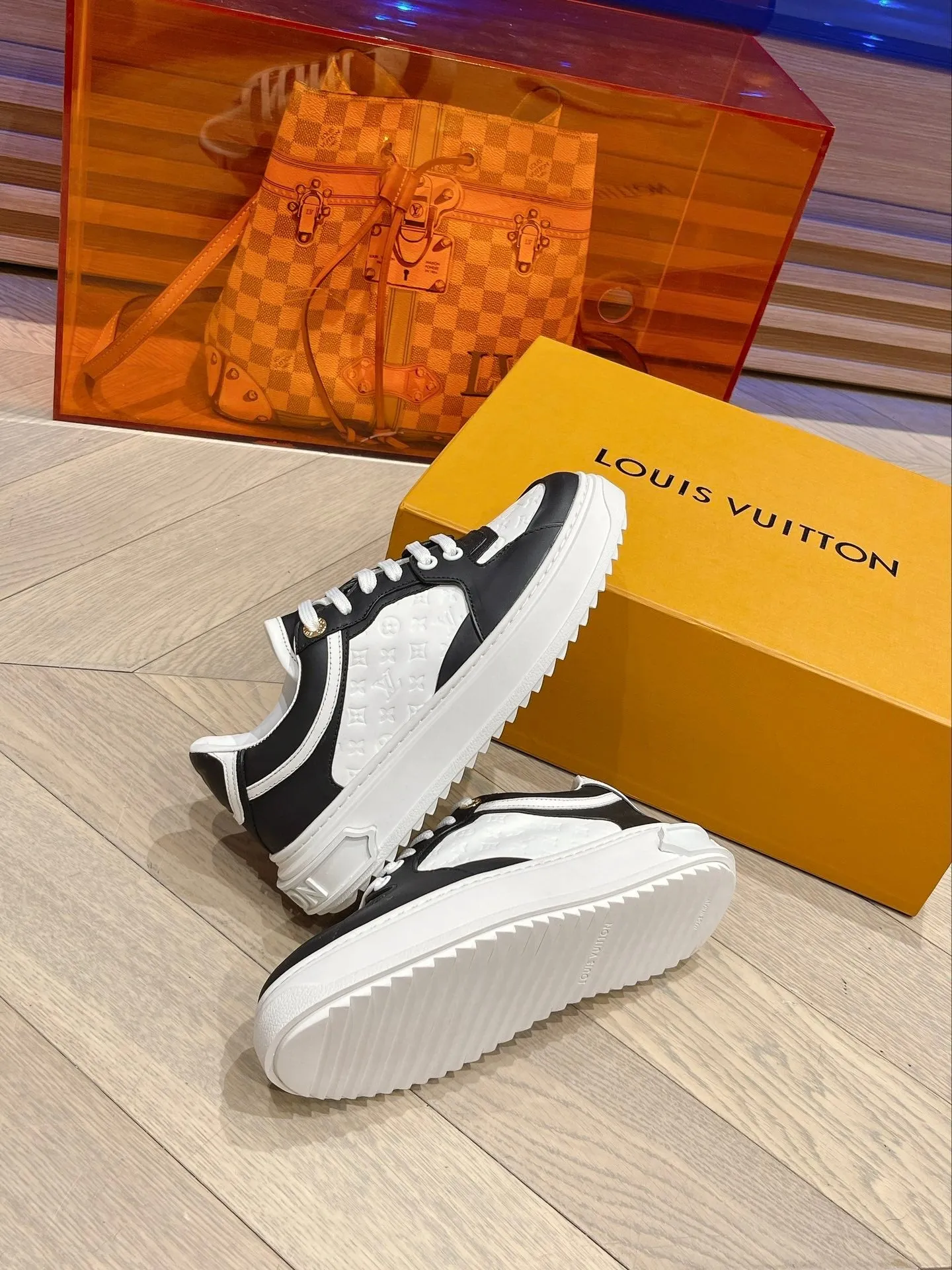 SE1130 LB Time Out Sneaker / Size5-10