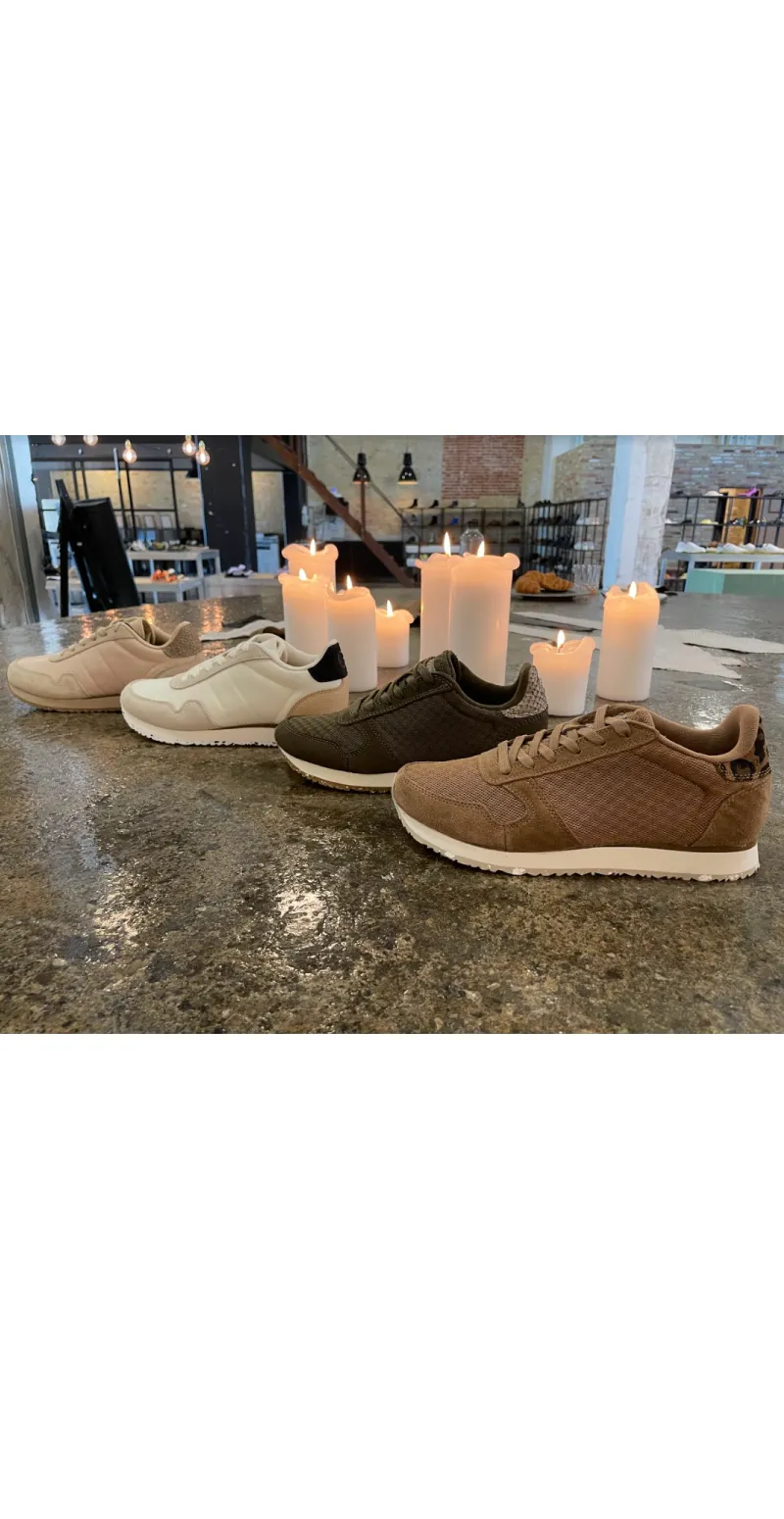 Sneakers med snørebånd og skind i olive