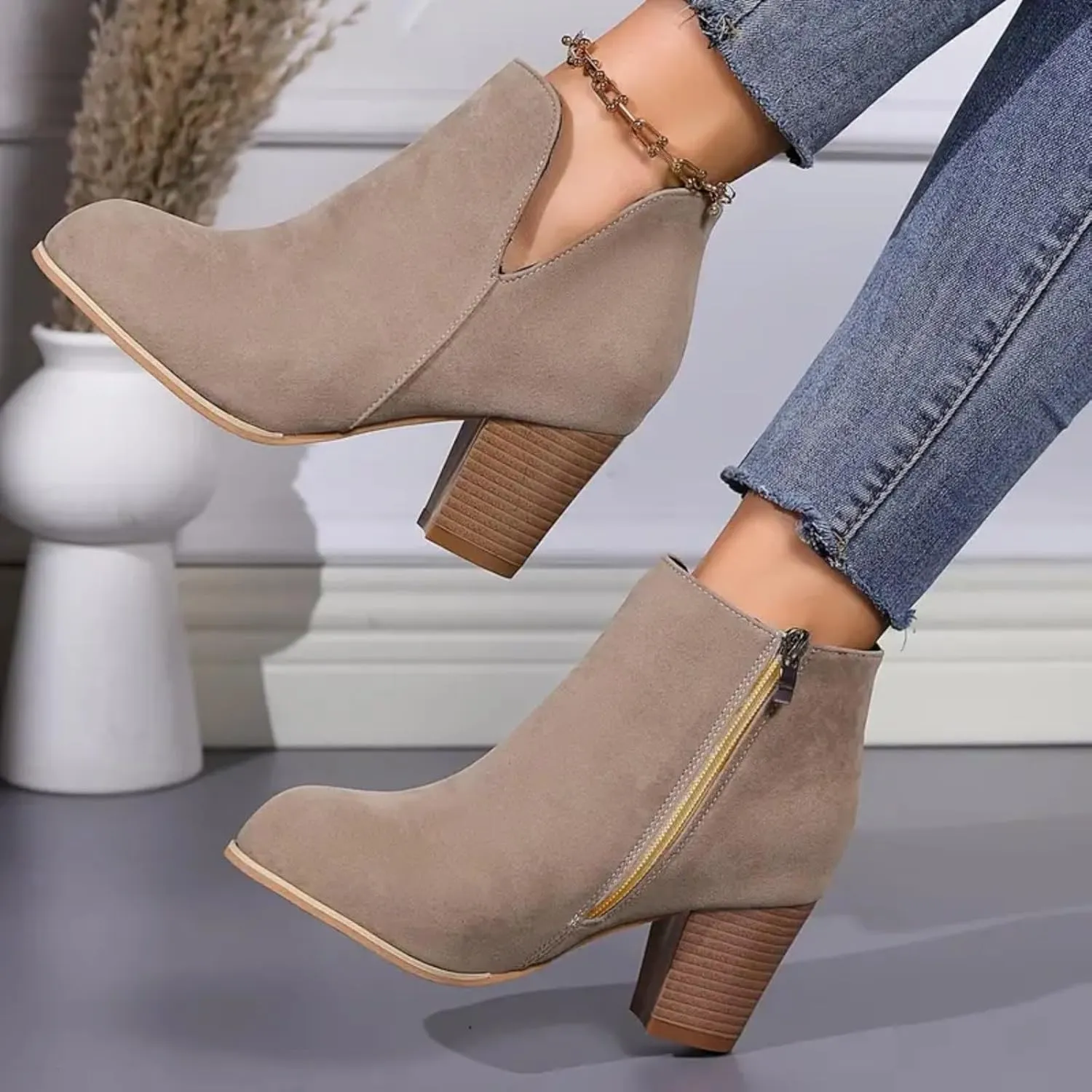 Women's Ankle Boots & Booties Fashion Large Size Side V Cutouts Chunky Pointed Toe Print High Heels Booties Shoes