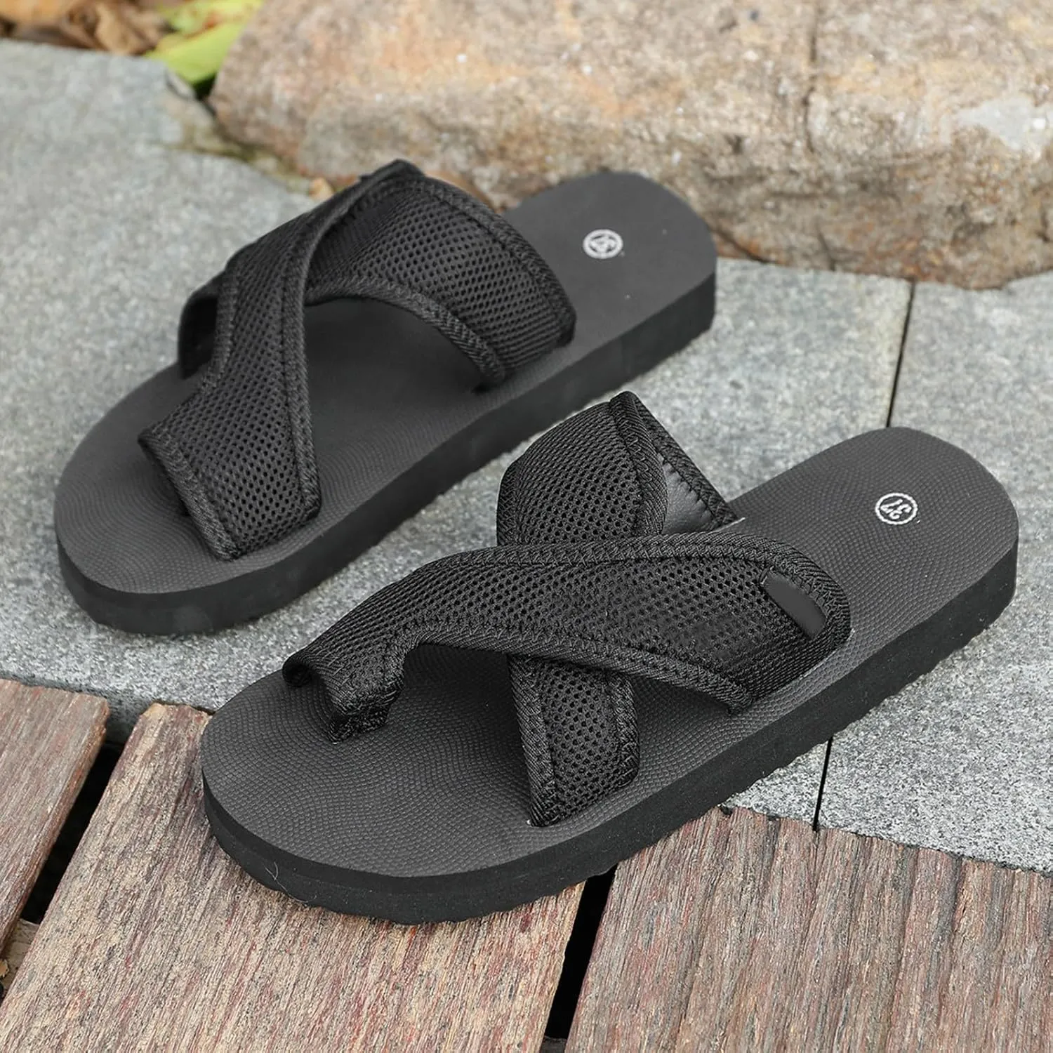 Women's Comfortable Breathable Mesh Flip Flops Hollow Mesh Slide with Arch Support Orthopedic Sandals Summer Slip On Flat Sandals