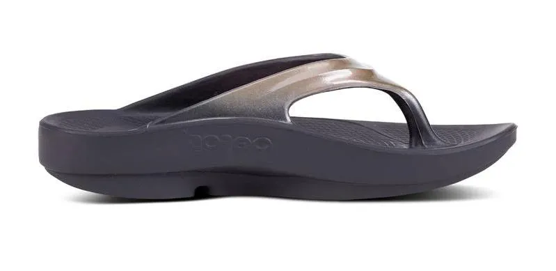 Women's OOlala Luxe Toe Post Sandal in Latte