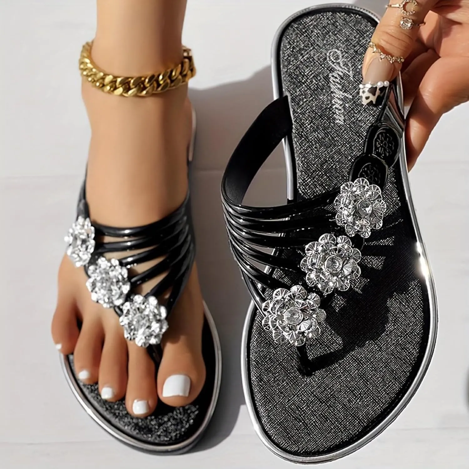 Women's Summer Sandals Rhinestone Flower Embellished Flip Flops Flat Bottom Lightweight Casual Herringbone Slippers